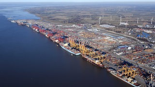 Luftaufnahme des Container-Terminals in Bremerhaven 