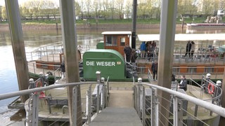 Zu sehen ist das Gästeschiff Weser.