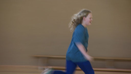 Ein Mädchen beim Laufen