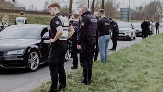 In den Bremer Stadtteilen Hemelingen und Walle führt die Polizei umfangreiche Verkehrskontrollen durch.
