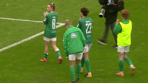 Werder-Frauen auf dem Spielfeld.