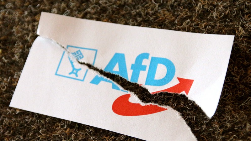Das Logo der Bremer AfD mit einem Riss darin (Symbolfoto)