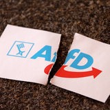 Das Logo der Bremer AfD mit einem Riss darin. (Symbolfoto)