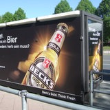Bushaltestellenwerbung von Beck's Gold