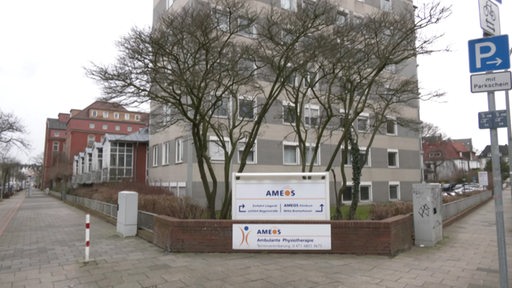Das Außengebäude der Ameos Klinik.