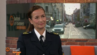 Die Leiterin Direktorin Einsatz der Polizei Bremen Andrea Wittrock im buten un binnen Studio. 