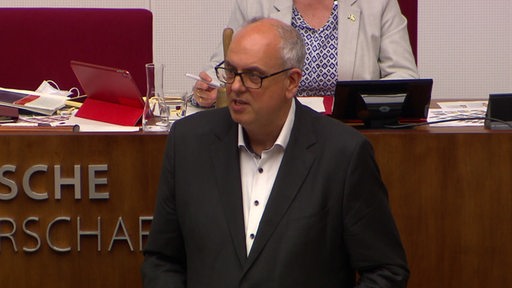 Der Bremer Bürgermeister Andreas Bovenschulte bei der Plenar Sitzung. 
