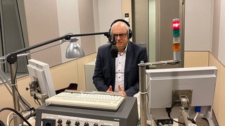 Bremens Bürgermeister Andreas Bovenschulte im Studio von Radio Bremen.