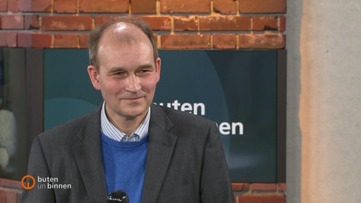 Neurowissenschaftler Andreas Kreiter im Studio von buten un binnen.