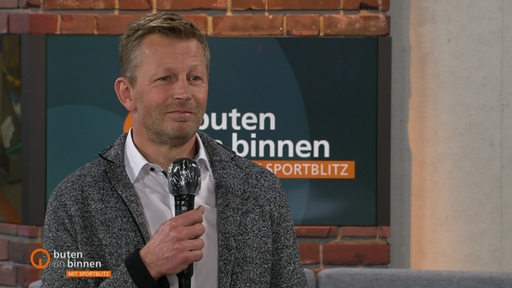 Andreas Vroom, Präsident des Landessportbund Bremens, im Studio von buten un binnen.