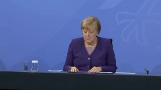 Die Bundeskanzlerin Angela Merkel in der Pressekonferenz. 