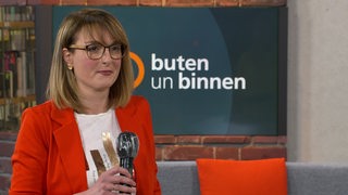 Die Leiterin Stadtbibliothek Bremerhaven, Anika Schmidt, im Studiogespräch bei buten un binnen.