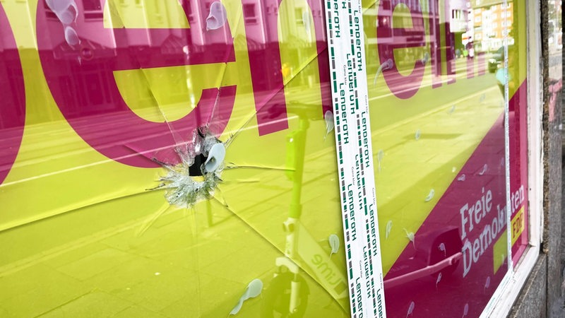 Eingeworfene Scheiben im FDP Büro in der Bremer Innenstadt