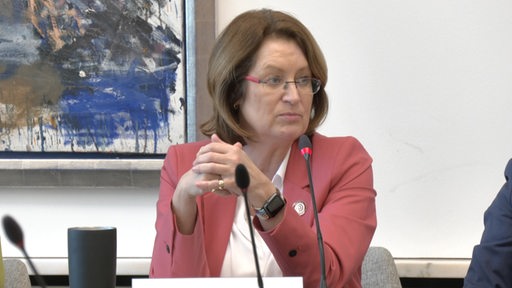 Die SPD Politikerin Antje Grotheer während einer Sitzung
