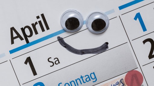 Ein Smiley auf einem Kalender am 1. April.