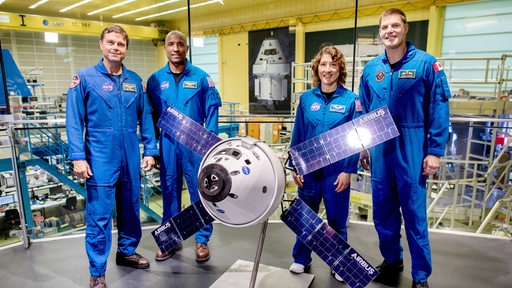 Die Crew-Mitglieder der Artemis 2-Mission der US-Raumfahrtbehörde Nasa, Reid Wiseman (v.l), Victor Glover, Christina Koch und Jeremy Hansen, 