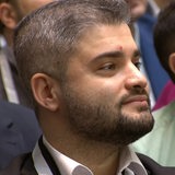 Der Ober-Arzt Mustafa Fahham aus Aleppo bei einem Treffen.