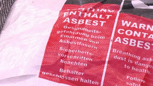 Asbest in einem Sack.