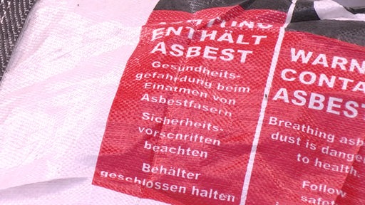 Asbest in einem Sack.