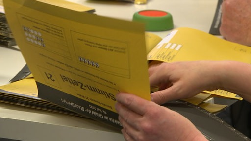Ein gelber Stimmzettel von der Bürgerschaftswahl 2023.
