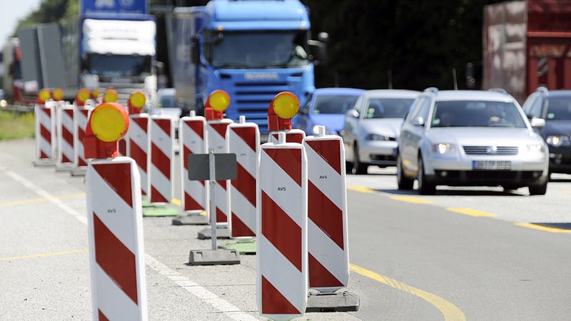 Autobahnbaustelle mit Stau