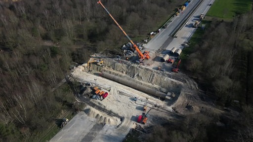 Die Autobahnbaustelle auf der A27 von oben. 