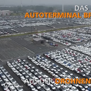 Thumbnail für das Video "Ein Flug über das Autpterminal Bremerhaven"