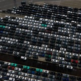 Das Autoterminal in Bremerhaven von oben.