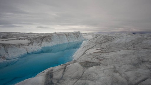 Ein Türkisblauer Gletscher in Grönland. 