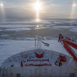 Die Polarstern mit Aussicht auf Eismeer.