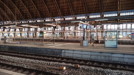 Ein leerer Bahnsteig im Bremer Hauptbahnhof.