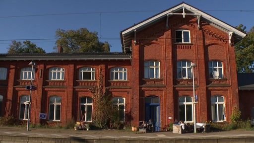 Das Bahnhofsgebäude in Ottersberg, das mittlerweile zu einer WG umfunktioniert wurde
