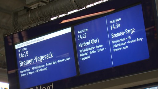 Die Anzeigetafel der Züge im Bremer Hauptbahnhof.