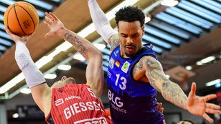Daniel Nohl bei einer Abwehr-Aktion im Spiel gegen Gießen.