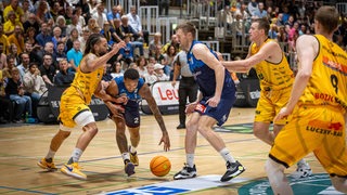 Laron Simmons Robert Oehle in der Offense im Spiel gegen Kirchheim. 