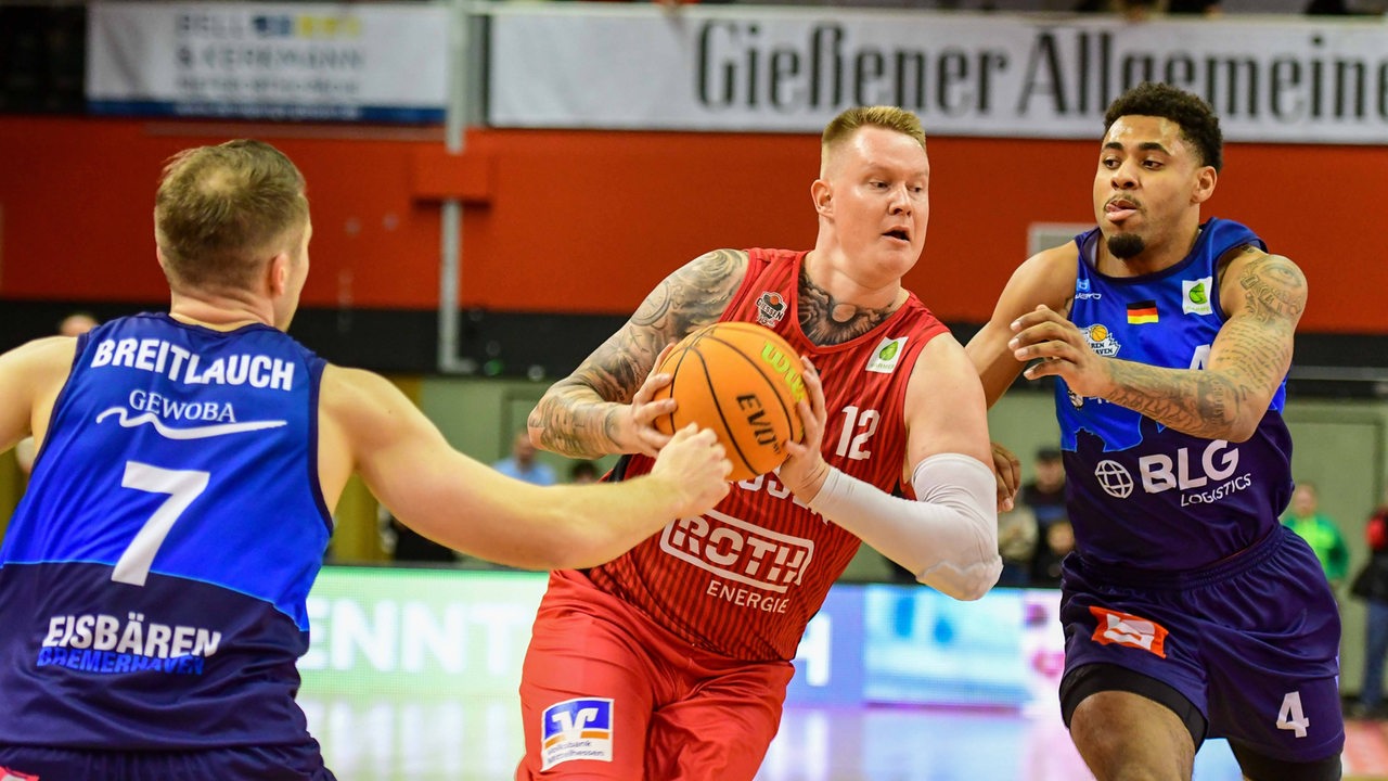 3-Niederlage-Eisb-ren-scheitern-in-Basketball-Play-offs-an-Gie-en