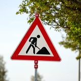 Ein Baustellenschild.