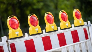 Eine Baustellenabsperrung.