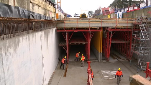 Es ist die Baustelle des Hafentunnels in Bremerhaven zu sehen.