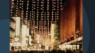 Eine stark beleuchtete und geschmückte Bremer Innenstadt