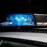Ein Blaulicht eines Polizeieinsatzfahrzeugs.