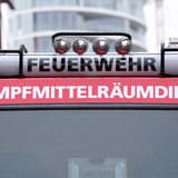 Schriftzug am Feuerwehr-Auto zeigt "Kampfmittelräumdienst"