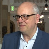 Bremens Bürgermeister, Andreas Bovenschulte, lächelt leicht.