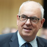 Andreas Bovenschulte schaut in die Kamera