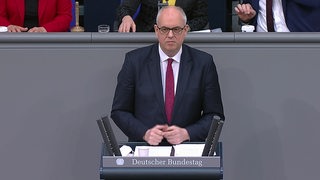 Bremens Bürgermeister Andreas Bovenschulte hält eine Rede zur Impftpflicht im Bundestag.