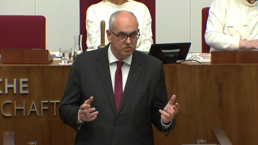 Bremens Bürgermeister Andreas Bovenschulte spricht in der Bremischen Bürgerschaft