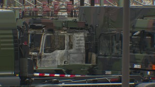 Ein ausgebrannter LKW der Bundeswehr.