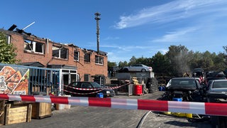 Ein Recyclinghof in Hatten wurde durch ein großes Feuer zerstört.