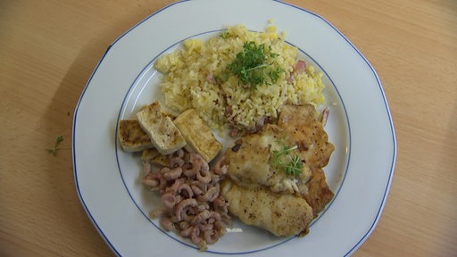 Das dieswöchige Gericht des Bremer Tellers: Rotbarsch, Bratreis, Nordseekrabben und Tofu