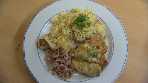 Das dieswöchige Gericht des Bremer Tellers: Rotbarsch, Bratreis, Nordseekrabben und Tofu